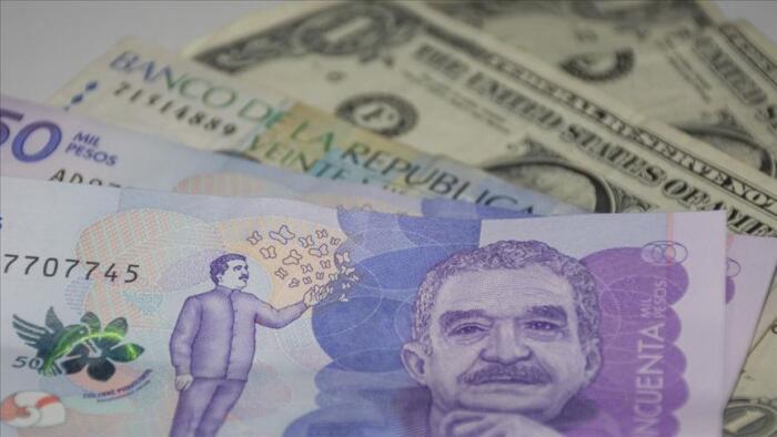 El peso colombiano se fortalece frente al dólar